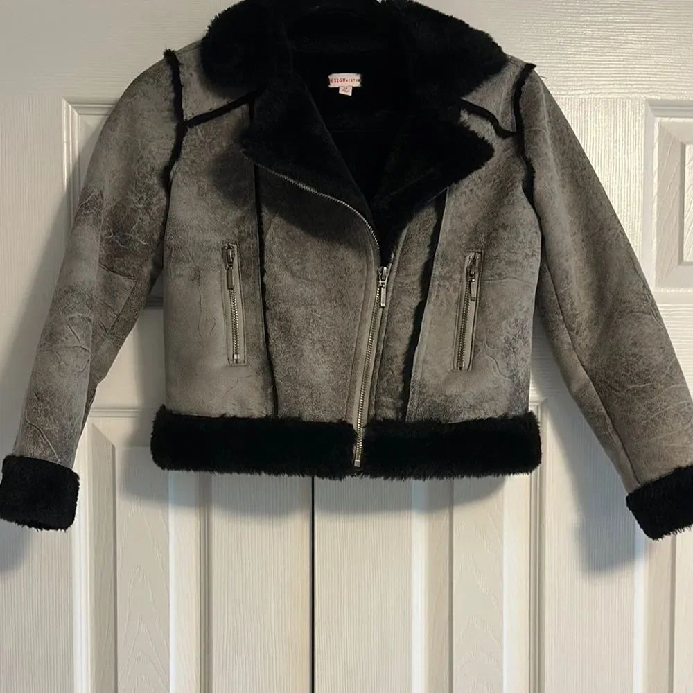 Design History Girls Stylish Black and Gray Faux Fur Jacket - Size M